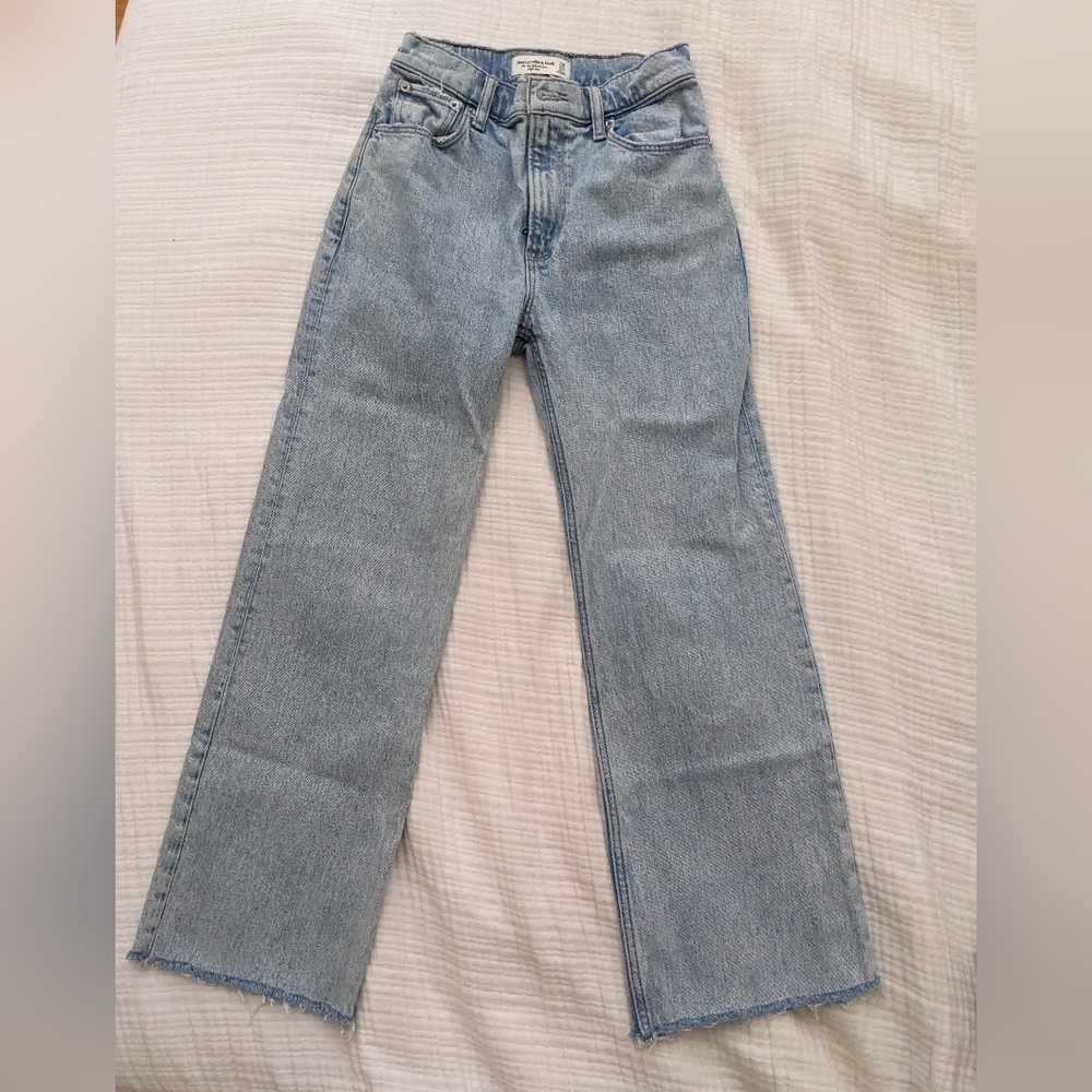 Abercrombie High Rise 90s Relaxed Jeans 24 Short